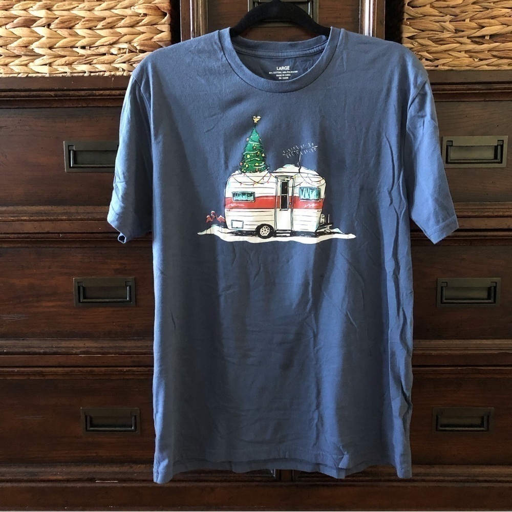 Christmas RV blue short sleeve graphic tee in size L